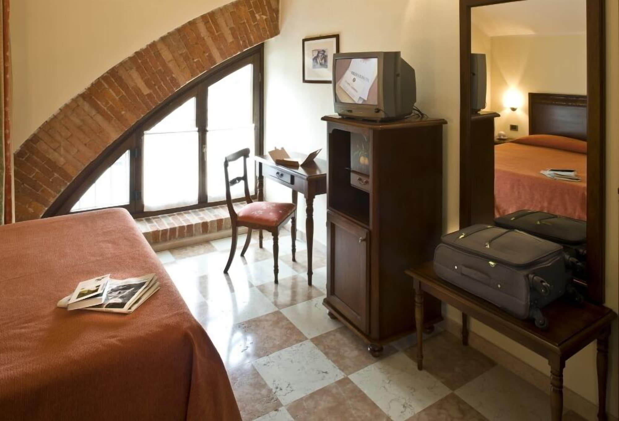 Albergo La Corte Albertina Bra Exterior foto