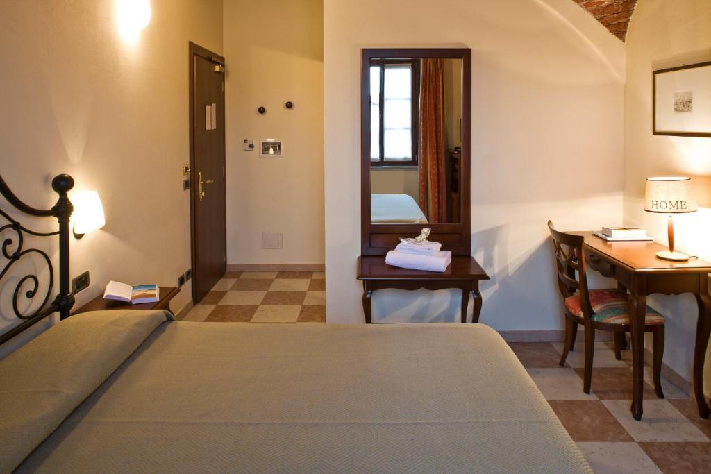 Albergo La Corte Albertina Bra Quarto foto