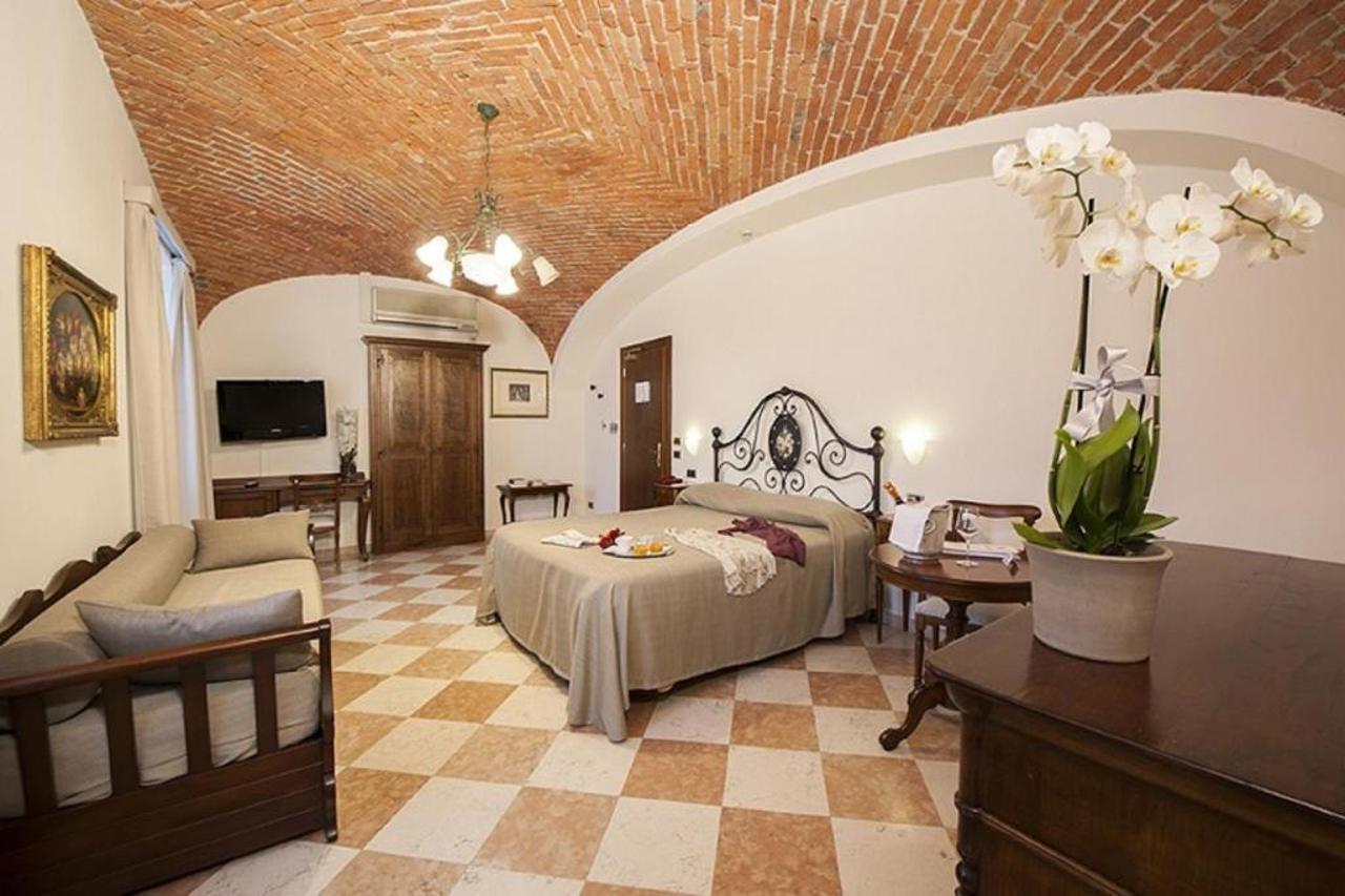 Albergo La Corte Albertina Bra Exterior foto