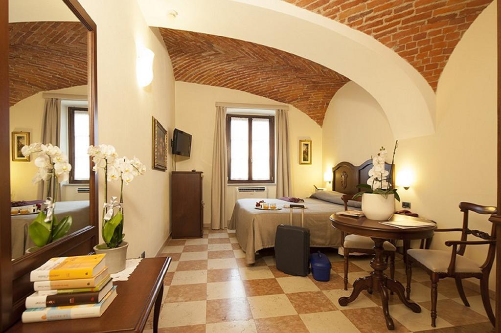 Albergo La Corte Albertina Bra Exterior foto