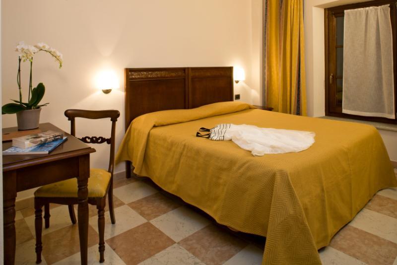 Albergo La Corte Albertina Bra Exterior foto